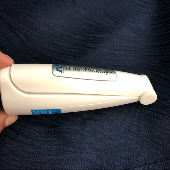 Safe & Healthy UV Sanitizing Light - Picture 3 of 6